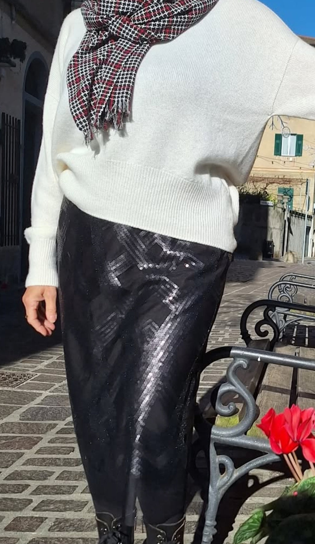 Gonna a matita in tulle ricamato