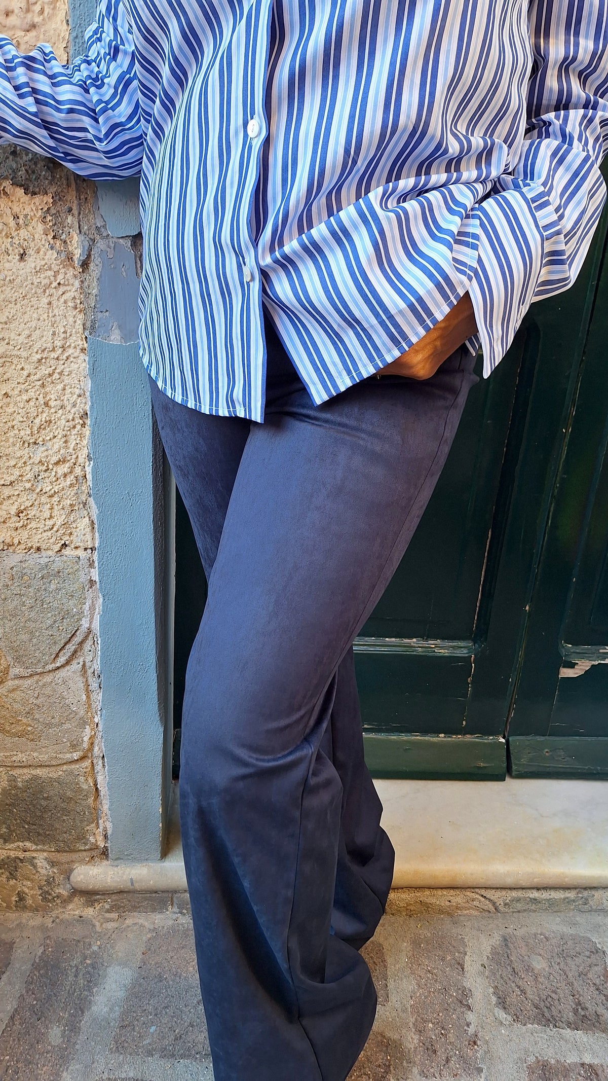 Pantalone a zampetta in eco-dainetto con elastico in vita