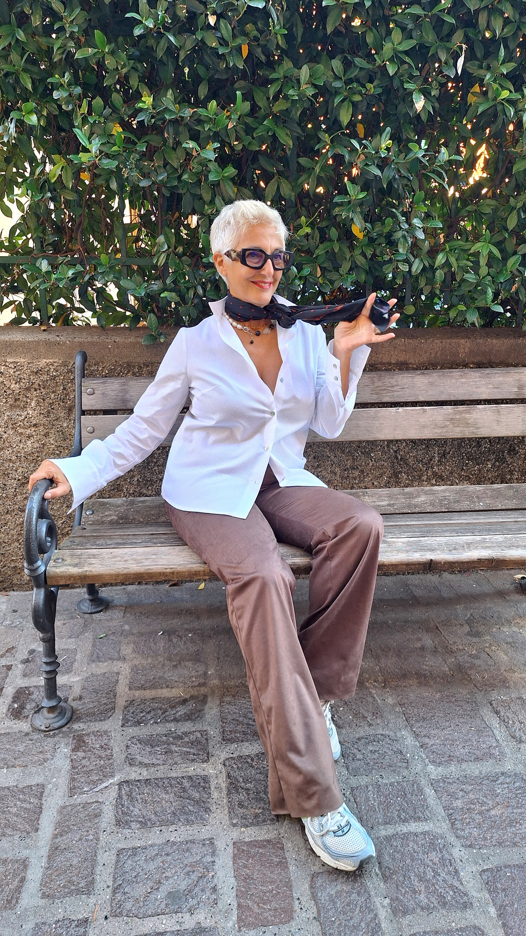 Pantalone a zampetta in eco-dainetto con elastico in vita