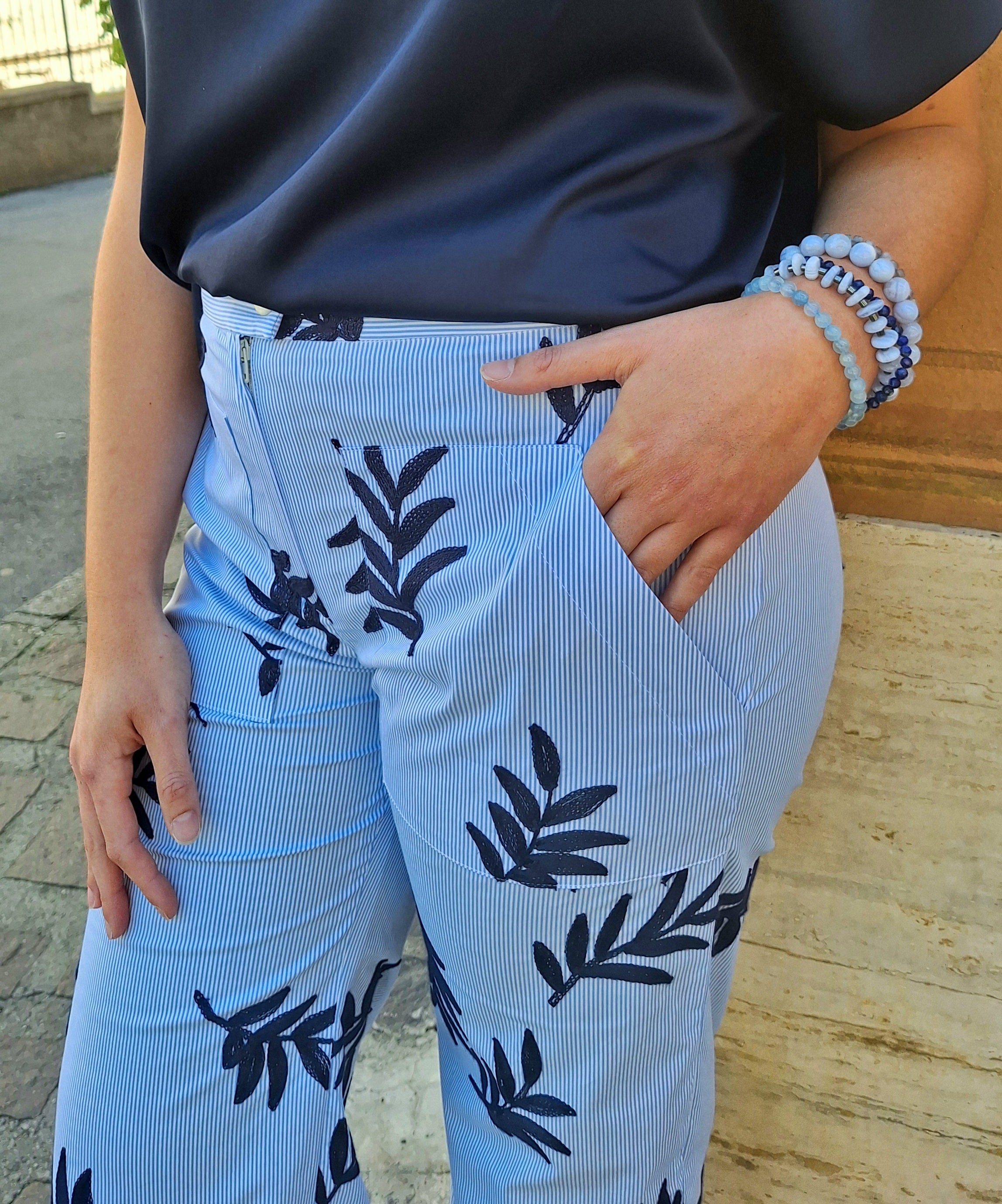 Pantalone a palazzo in cotone stretch ricamato
