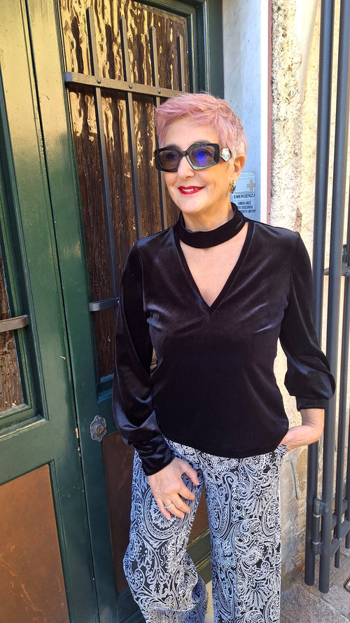 Blusa a V in velluto liscio