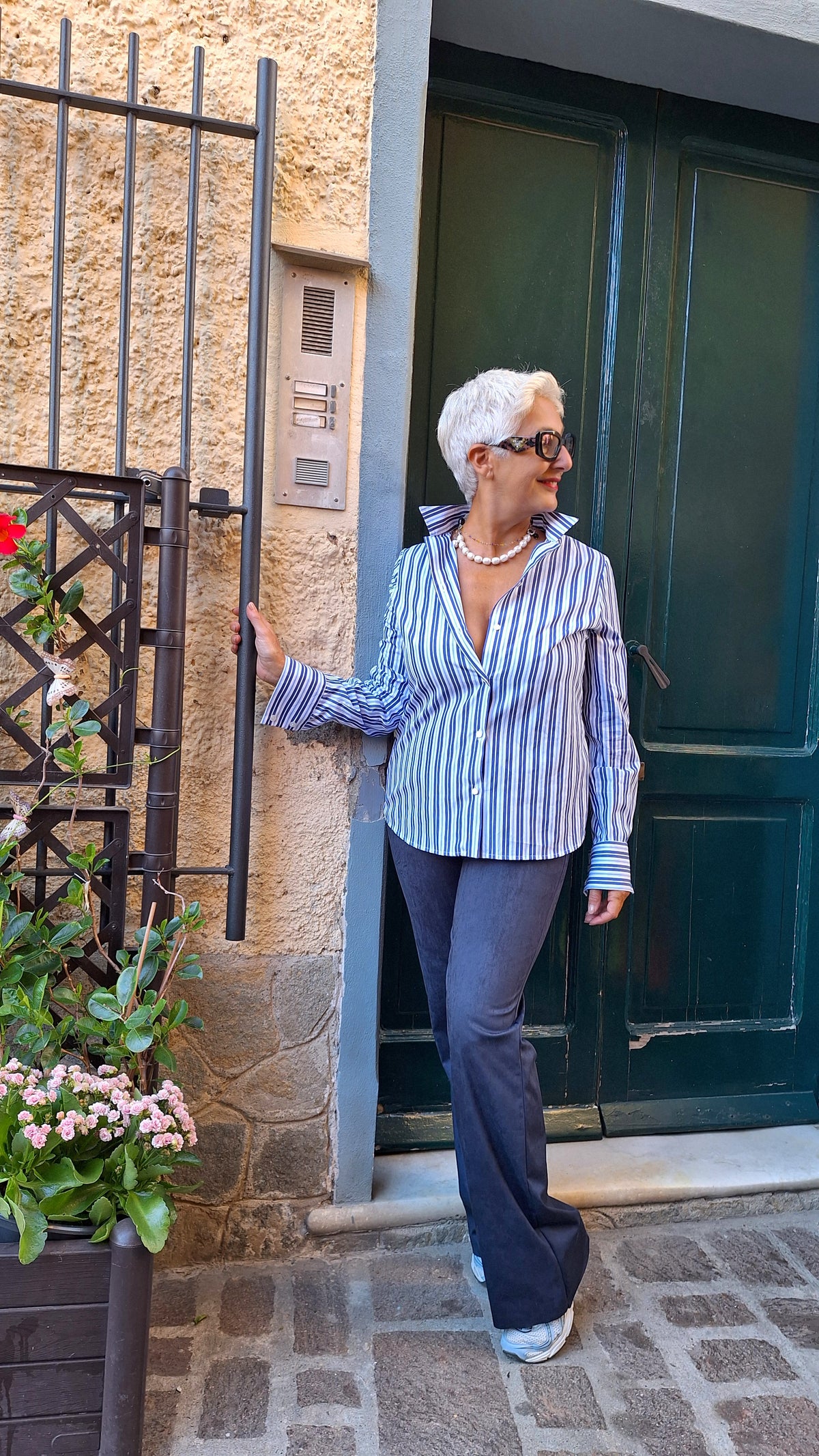 Pantalone a zampetta in eco-dainetto con elastico in vita