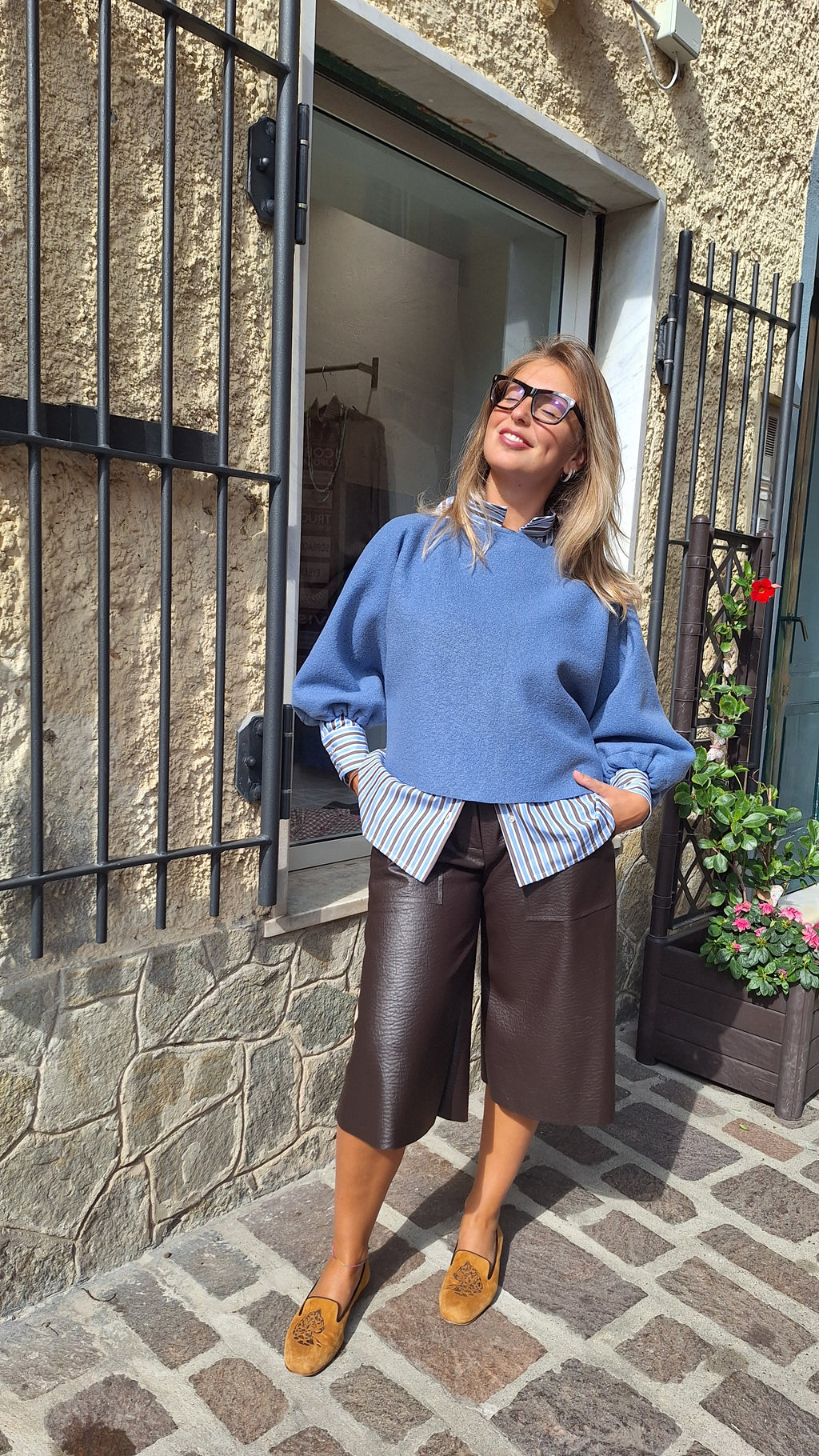 Bermuda lungo a gamba larga in ecopelle stretch