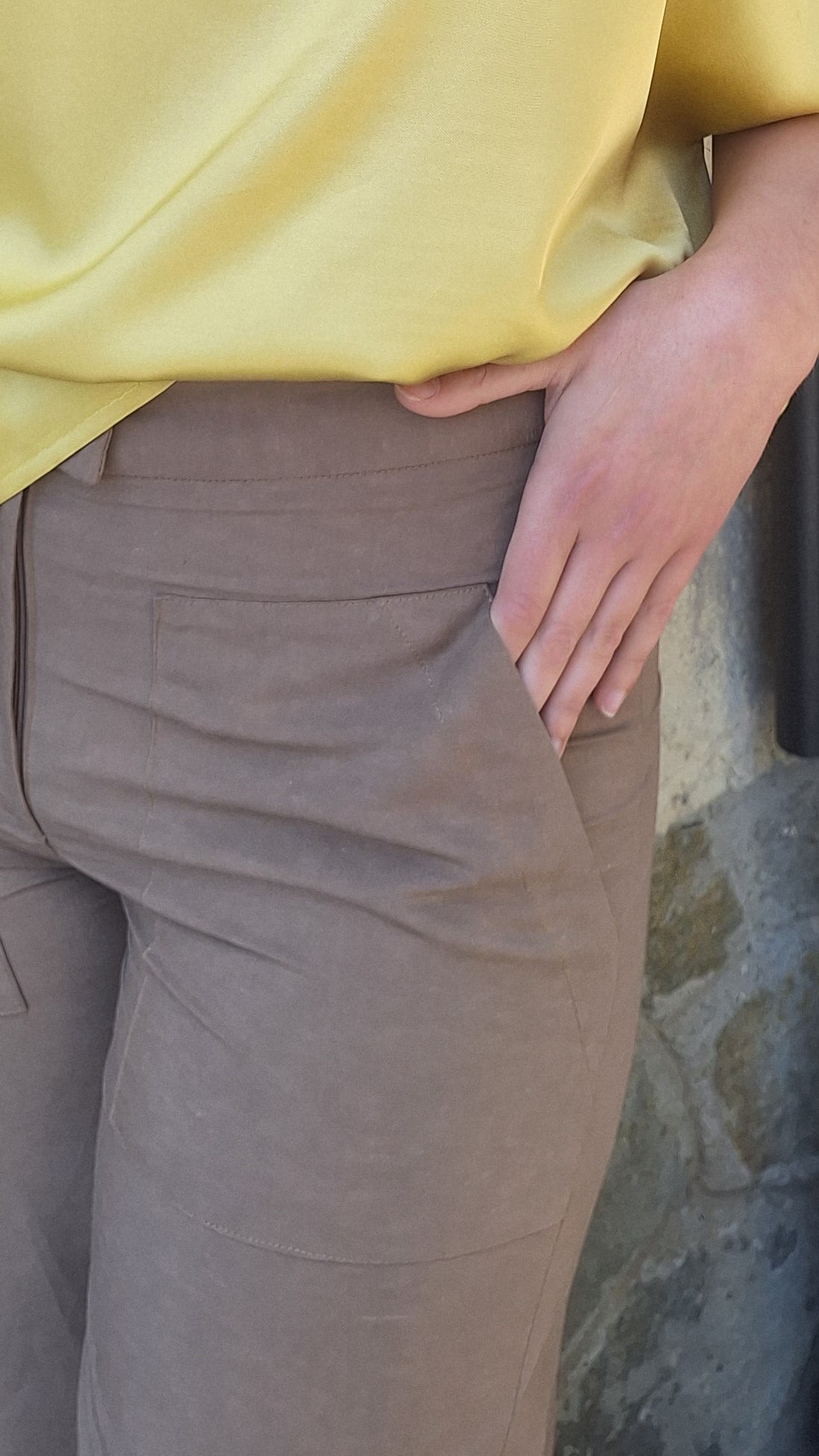 Pantalone palazzo in lino color fango