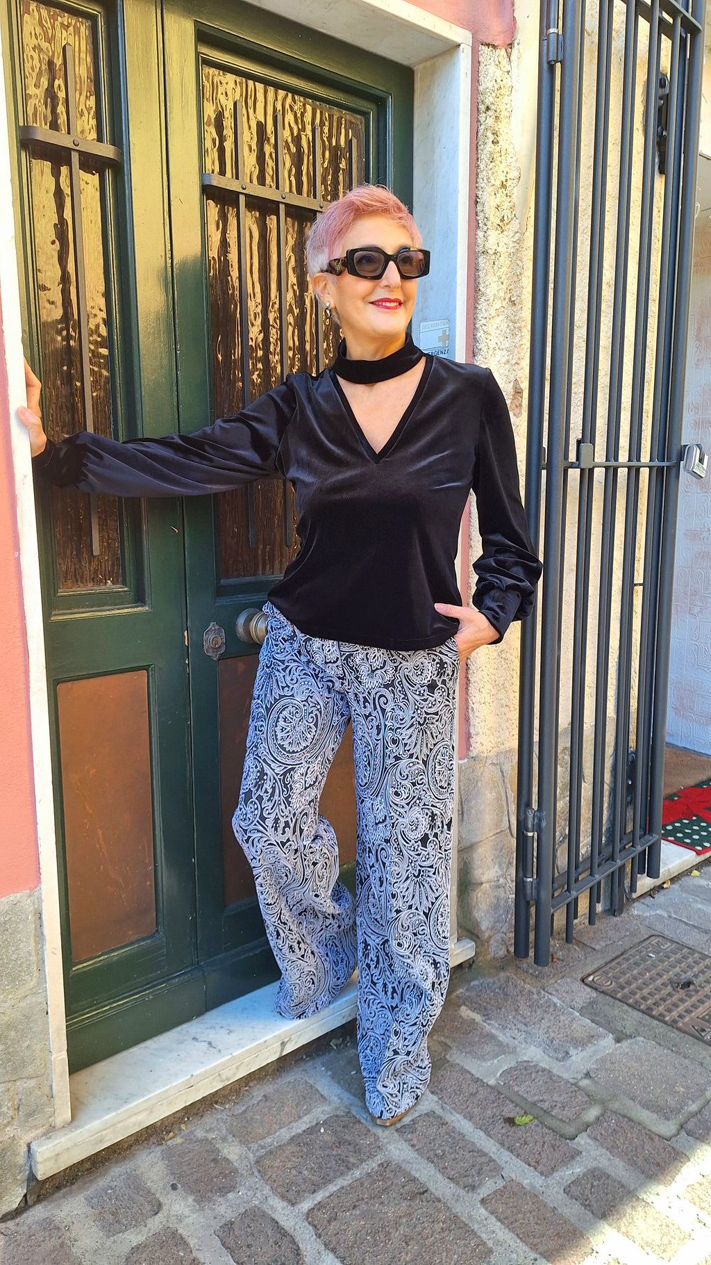 Blusa a V in velluto liscio