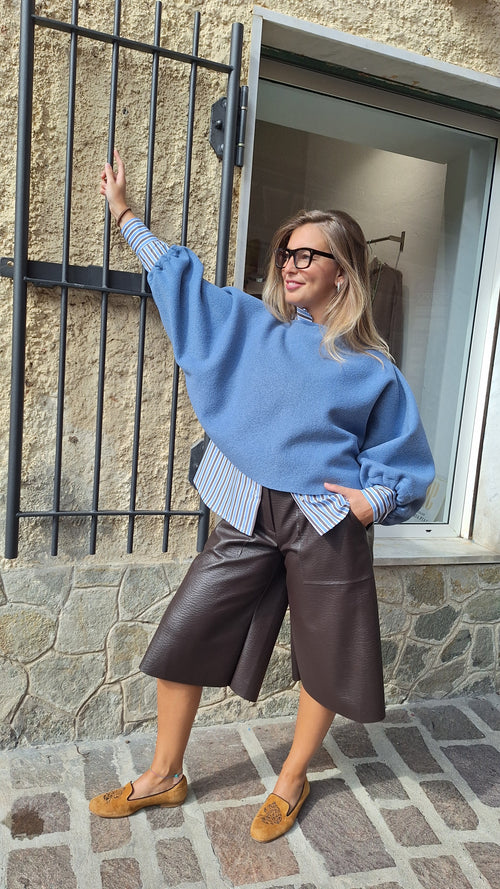 Bermuda lungo a gamba larga in ecopelle stretch