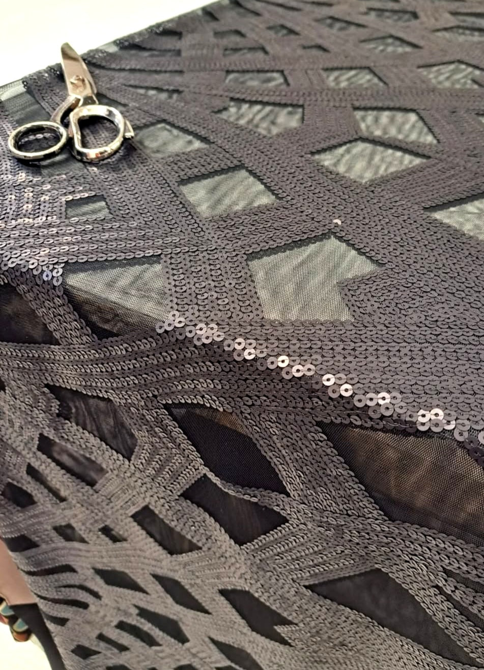 Gonna a matita in tulle ricamato